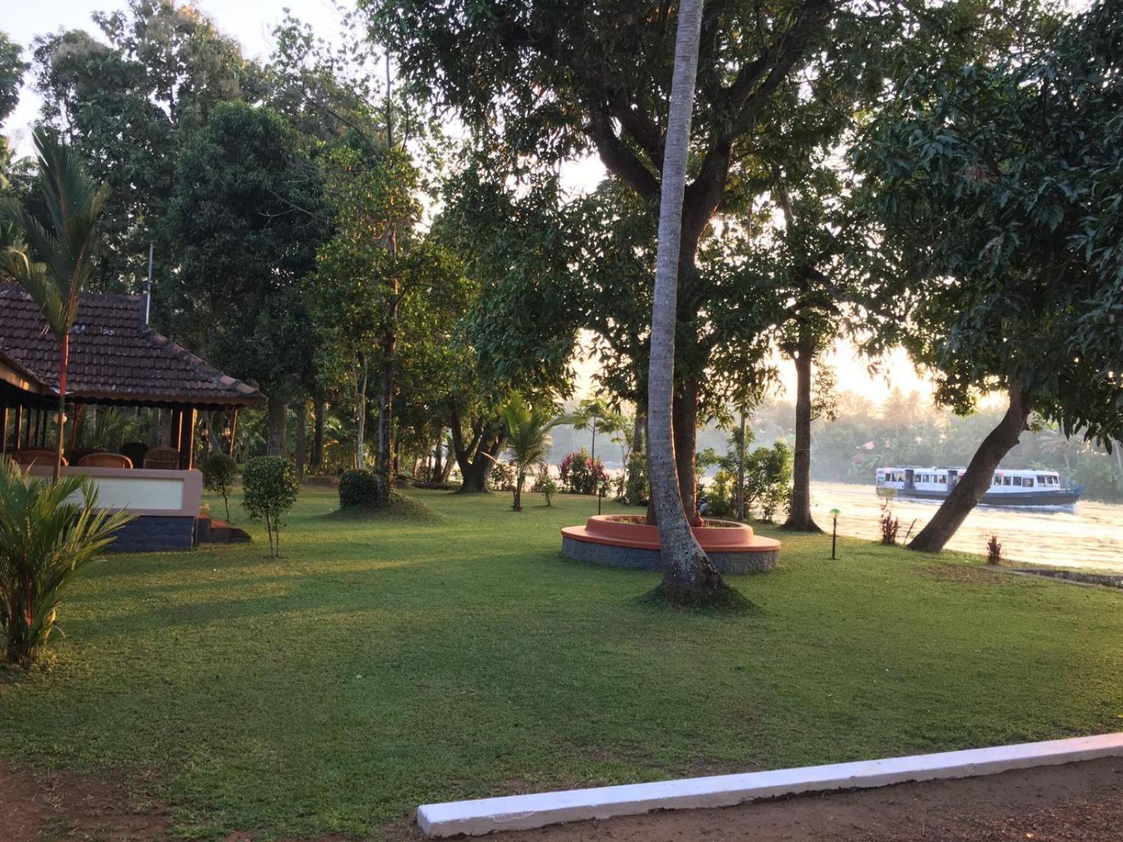 The Pamba Heritage Villa Champakulam Esterno foto