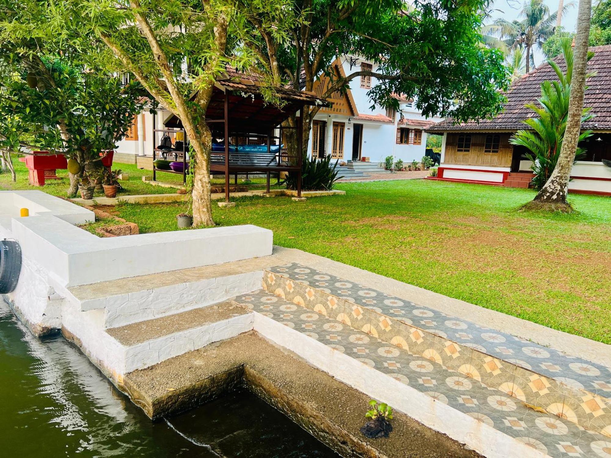 The Pamba Heritage Villa Champakulam Esterno foto